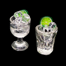 Decoración de casa de muñecas de resina, Mini taza de cristal + cubo de hielo, simulación de Copa, modelo de juguete, casa de muñecas, modelo de juguete, Comida en miniatura, 1:12 2024 - compra barato