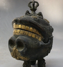 Бесплатная доставка тибетская бронзовая позолоченная Скелет Phurba череп голова 3 ноги Статуя Курильница 2024 - купить недорого