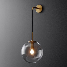 Candelabro moderno de pared de hierro forjado cepillado, lámpara LED de pared con sombra de bola de cristal transparente para pasillo, color negro/dorado 2024 - compra barato