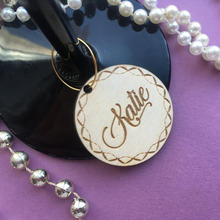 Dijes de vino de madera para boda personalizados, charms con nombre y fecha de boda, charm de vino personalizado, recuerdo de boda 2024 - compra barato