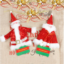 Новые рождественские красивые Чехлы для винных крышек, нетканые Санта-красные бутылки вина, набор с рождественской шляпой и декором одежды, рождественские украшения 2024 - купить недорого