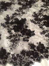 Высокое качество LJY-4202 вышивка Тюлевая сетчатая кружевная ткань 3d цветок с бусинами в черном цвете для вечеринки 2024 - купить недорого