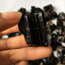 Натуральный черный турмалиновый кристалл, Коллекционные камни, грубый камень, минерал с лечебным действием, образцы, камень для домашнего декора D2 2024 - купить недорого