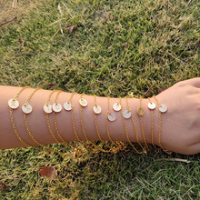 Pulseira inicial de ouro, bracelete feminino com disco de cor dourada e charme de amigos e família 26 letras bracelete ajustável joia 2024 - compre barato