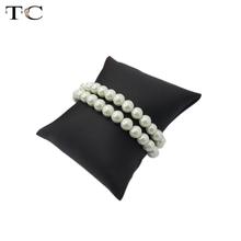 Frete grátis travesseiro decorativo preto/bege pu com pulseira joias caixa de joias decoração de bracelete almofada para relógio 2024 - compre barato