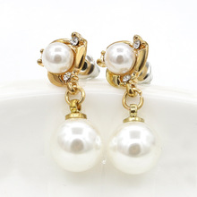 Pendientes de perlas con cristales dorados para mujer, aretes de diamante de imitación de zirconia con forma de flor, doble abalorio, joyería para la oreja colgante 2024 - compra barato