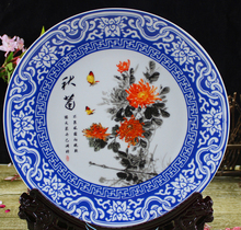 Requintado ornamento artesanal chinês placa de porcelana azul e branca, pintado com crisântemo colorido 2024 - compre barato