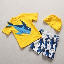 Купальные костюмы для маленьких мальчиков с принтом акулы, защита от ультрафиолета, детские купальники для мальчиков, 3 предмета, одежда для купания в бассейне, купальный костюм для детей 2024 - купить недорого