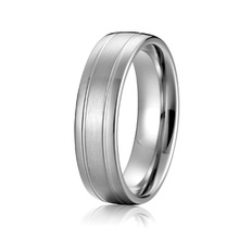 Лучший Подарок на годовщину для мужа на заказ 6 мм никогда не выцветает Европейский западный стиль мужское кольцо из титана обручальное кольцо 2024 - купить недорого