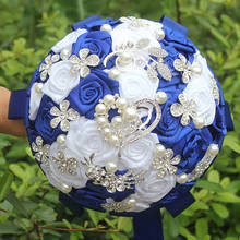 Ярко-синяя белая роза искусственный цветок свадебный букет ручной работы Цветы бриллиантовая брошь жемчужный кристалл свадебные букеты W125-3 2024 - купить недорого
