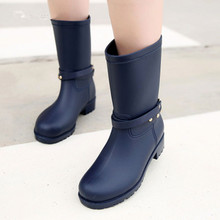 Botas mulheres Moda mid-calf Rainboots Botas Chelsea Outono Calçados Das Senhoras À Prova D' Água Botas de Chuva Bota Mujer Feminino Feminino 2024 - compre barato