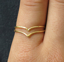 Двойное V-образное кольцо с шевроном, тонкое V-образное кольцо, изогнутое волнистое кольцо, простые геометрические Проводные кольца для женщ... 2024 - купить недорого