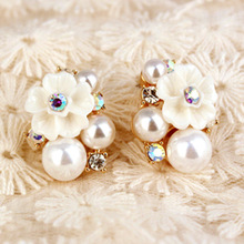 Korean version of Daisy Chrysanthemum Pearl earrings female exaggeration sweet cute  fashion ear Factory Wholesale 2024 - buy cheap