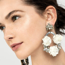 Pendientes colgantes de Metal para mujer, aretes con forma de corazón y flor, accesorios de compromiso, joyería con diamantes de imitación, nueva flor, ET823, 2020 2024 - compra barato