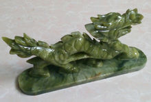 100% китайская Натуральная Зеленая Нефритовая ручная резьба животное дракон Красивая маленькая статуя 2024 - купить недорого