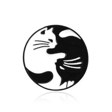 Broche de gato esmaltado en blanco y negro, broche de gato, Gossip Angel, pareja, insignia de punto de mezclilla en una mochila, broches de amantes de amigos, joyería, los mejores regalos 2024 - compra barato