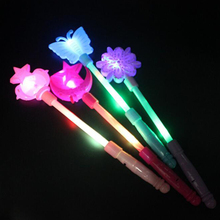 Varita de mariposa de estrella juguetes con luz LED mágica de juguetes con luz LED, varita de luz parpadeante, palo brillante para fiesta de Navidad, juguetes luminosos coloridos 2024 - compra barato