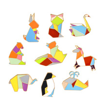 Модная женская эмалированная металлическая брошь в виде кошки, лошади, лебедя, Кита, медведя, белки, пингвина, слона 2024 - купить недорого