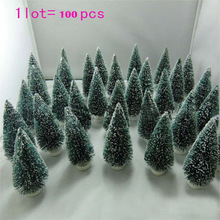 Mini árbol de Navidad, pino pequeño, 100 piezas Decoración navideña para regalar, para colocar en el escritorio 2024 - compra barato