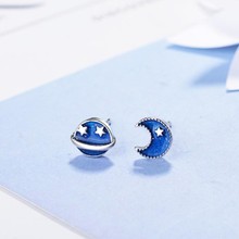 Temperamento de estilo coreano Simple y encantador 925 Plata de Ley plateado luna y estrella Planeta Azul pendientes femeninos SE463 2024 - compra barato