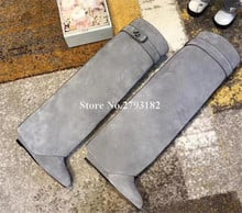 Diseño de marca mujer moda punta redonda hebilla diseño cuña rodilla botas altas rojo gris bloqueo decorado altura larga botas aumentadas 2024 - compra barato