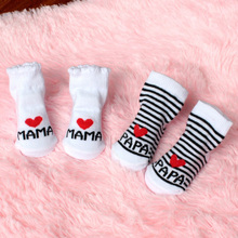 Милые мягкие длинные носки для малышей, хлопковые носки в полоску с надписью «Love Mama Papa» для маленьких мальчиков и девочек 0-6 месяцев, новинка 2019 2024 - купить недорого