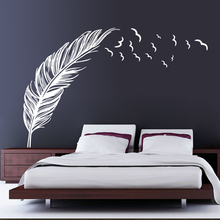 Pegatina de pared de plumas voladoras de pájaros creativos para el hogar, dormitorio, sala de estar, tatuaje de pared moderno, decoración artística de vinilo, pegatina de pared para ventana 2024 - compra barato
