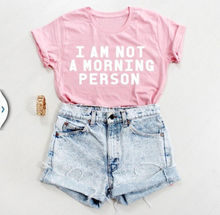 Забавная серая футболка с надписью I AM NOT A MORNING PERSON, женская летняя футболка, модная розовая футболка 2024 - купить недорого