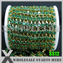 Single Row 3mm SS12 Regular Crystal Rhinestone Chain, Garment Accessories, Emerald Rhinestone in Gold Base, X11212 2024 - buy cheap