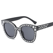 Солнцезащитные очки женские, брендовые дизайнерские модные роскошные солнечные очки «кошачий глаз», с отверстиями, для вождения, UV400 2024 - купить недорого