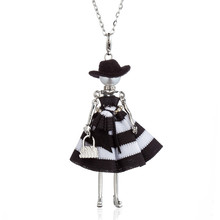 Vestido longo listrado com pingente boneco de dança, preto e branco, feminino, chapéu preto, corrente longa, declaração, pinça 2024 - compre barato