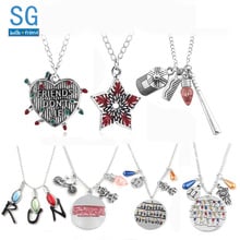 Collares de Stranger Things para mujer, colgante con letras del alfabeto, luz, monstruo de pared, serpientes, 11, para Cosplay, joyería de película de Navidad, SG 20 Uds. 2024 - compra barato