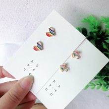 Модные корейские серьги-гвоздики SQUERIM цветные радужные сердца серьги милый Зонт дикие серьги 2019 серьги для девочек 2024 - купить недорого