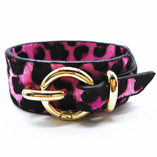 Fuxia-pulsera de cuero con estampado de leopardo para mujer, brazalete ancho con círculo redondo, color rojo y rosa, joyería de boda 2024 - compra barato