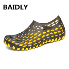 Sandalias huecas de verano para Hombre, zuecos de jardín, para playa, exteriores, agua, zapato Masculino 2024 - compra barato