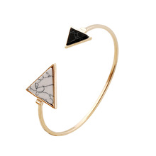 Женский браслет на запястье с камнем, золотого цвета, в стиле панк, белого, черного цвета 2024 - купить недорого