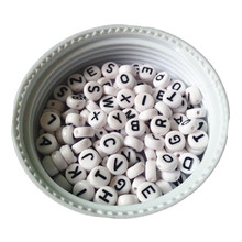 Cuentas de plástico acrílico blanco en forma de moneda, 3600 Uds., 500 Uds., 4x7MM, alfabeto, letras de A-Z mezcladas, pulsera 2024 - compra barato