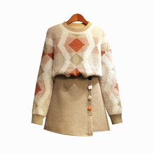 Осенне-зимний женский новый модный Ромбический вязаный свитер плюс размера + мини-юбка, комплект для похудения, костюм из двух предметов, TB190223 2024 - купить недорого