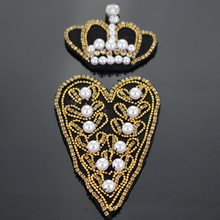 Conjunto de 2 insignias de corona de diamantes de cuentas reales, Parche de corazón de cristal de perlas, apliques para coser en zapatos, bolsos, gorros decorados 2024 - compra barato