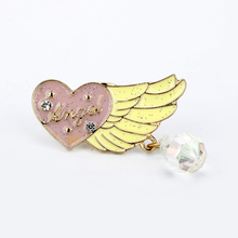 Desenhos animados rosa coração strass asa broche bonito emblema metal doce anime esmalte pino roupas jóias para presente da menina 2024 - compre barato