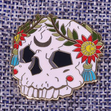 Presente de arte do horror do punk de goth para ela jóias de jóias de adivinhação de witchy do broche floral da grinalda da lua do esmalte do crânio ornamentado 2024 - compre barato