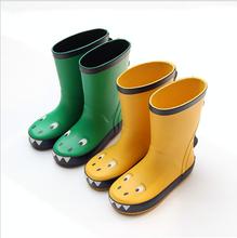 Детские непромокаемые ботинки для мальчиков и девочек, резиновые сапоги с мультяшным динозавром, милые модные Нескользящие сапоги для воды 2024 - купить недорого