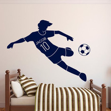 Футбол, настенная наклейка, персональное имя, наклейка на стену на футбольный тематику для детской комнаты, декор для мальчиков, подростков, спорт, винил, домашний декор N130 2024 - купить недорого