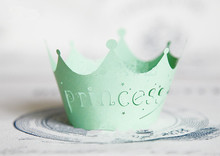 Frete grátis decoração verde princesa coroa copo de bolo forminha de papel muffin copos decoração para menina festa de aniversário 2024 - compre barato