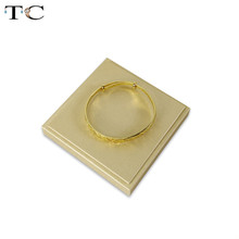Reloj de pulsera de cuero PU dorado, expositor de Porta anillos, cuadrado, 10x10x2cm, exhibición de joyas, más nuevo de 2019 2024 - compra barato