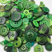 D-verde 50 gramos de mano de muñeca ropa botones de la resina promociones mixto para coser a libro de recortes PT229 2024 - compra barato