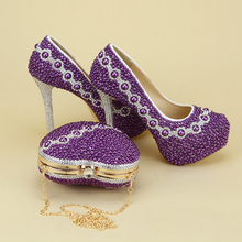 Zapatos de boda con cuentas de perlas púrpuras para mujer, calzado con tacón a juego, mezcla de zapatos de novia de cristal y monedero, zapatos de plataforma con cierre de corazón 2024 - compra barato