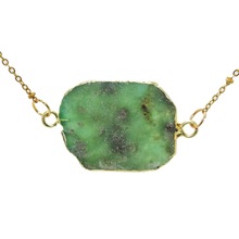 Colgante con bisel dorado de cuarzo y cristal verde para mujer, joyería de moda, collar de piedra natural, placa rodaja de crisoprasa crudo 2024 - compra barato