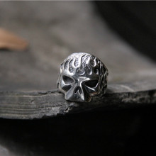 Мужское кольцо с пламенным черепом, модное байкерское кольцо из стерлингового серебра 925 пробы с головой 2024 - купить недорого
