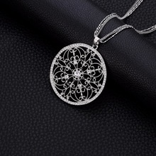 Круглое серебристое ожерелье с подвеской для женщин Нотр-Дам де Парижа архитектурный узор цветочные ожерелья Сувенирные ювелирные изделия для свитера 2024 - купить недорого